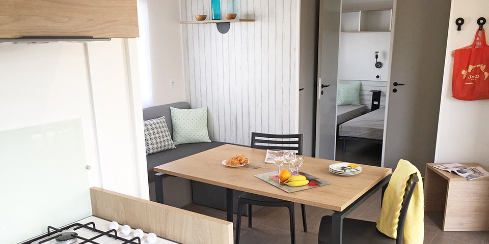 ARCHIPEL-Reihe : Mobilheim, 12/14 Personen, 3+3 Schlafzimmer, überdachte Holzterrasse image 1