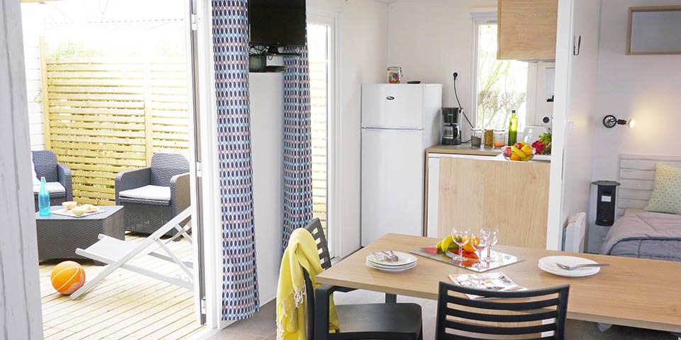 ARCHIPEL-Reihe : mobilheim, 6/8 Personen, 1+2 Schlafzimmer, überdachte Holzterrasse image 0